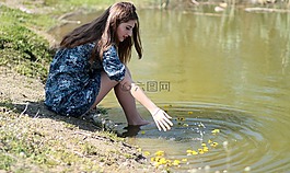女孩,水,鮮花