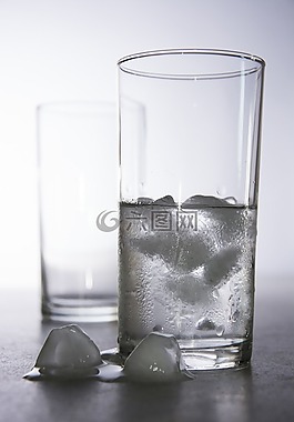 水,冰,玻璃
