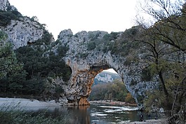 pontdugard,性質(zhì),皮埃爾 ·