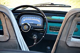 方向盤,車速表,車鑰匙