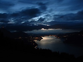 thunersee,傍晚時(shí)分,在晚上