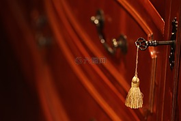 辦公室木質箱體特寫鏡頭,櫻桃柜鋼鑰匙,辦公家具