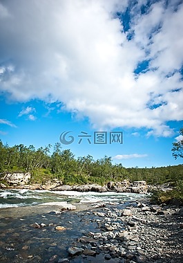 国王的线索,徒步旅行,江