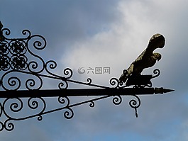 阿德勒,鐵匠,客棧