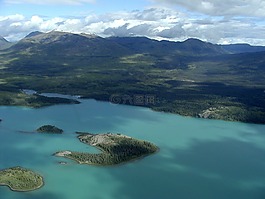 育空地區(qū),湖泊,山