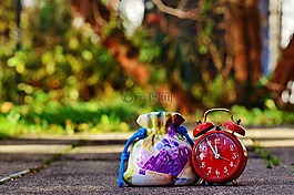 時間就是金錢,第十一小時,鬧鐘