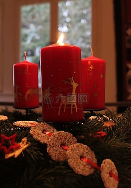 來臨的花環(huán),蠟燭,紅色