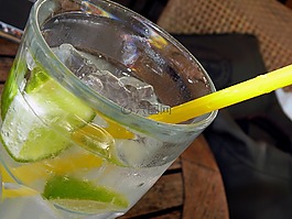 citusgetraenk,柠檬壁球,bitterlemons