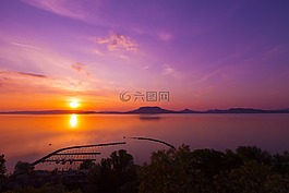 日落,黎明,人体内的水