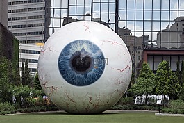 巨大眼球,巨大的 orb,市中心