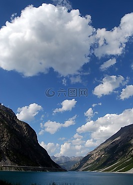 湖,山,云