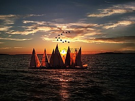 海,小船,地平線