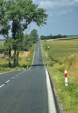 藍(lán)色的天空,云,路
