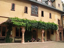burghof,schlosshof,mespelbrunn