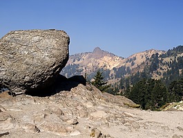 平衡的巖,拉森火山國家公園,加利福尼亞州