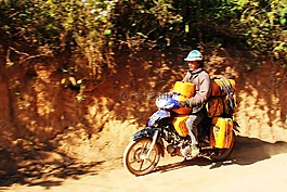 摩托車,濾毒罐,汽油