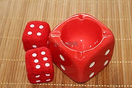 多維數(shù)據(jù)集,煙灰缸,紅色