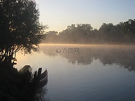 河,深霧,上午