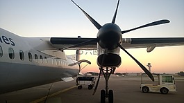 飛機(jī),機(jī)場(chǎng),螺旋槳