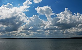 伊泰普,水,溢洪道