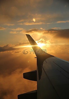 日落,圆顶的天空,太阳