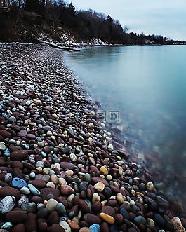海,水,鵝卵石
