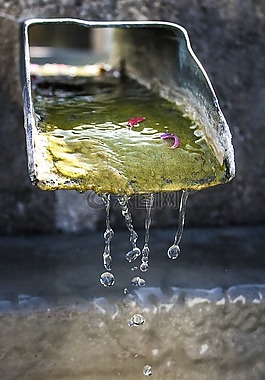 水,天然水,拖放水的