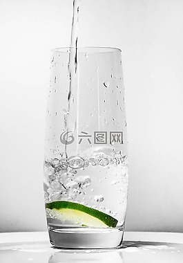 水玻璃,青檸檬,水