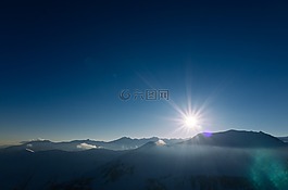 山,太陽(yáng),天空