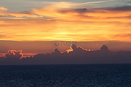 日落,傍晚的天空,云