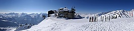 ?；狗?雪,全景圖