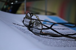 太陽鏡,書,打開的書