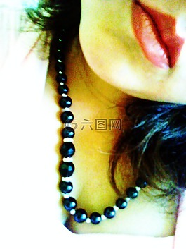口,嘴唇,項(xiàng)鏈