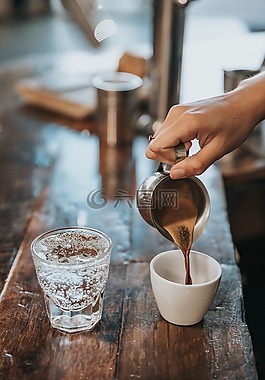 水,喝,蘇打水