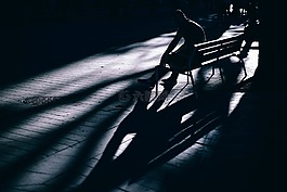 黑暗,長(zhǎng)凳,人