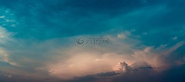 到了晚上,天空,云