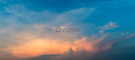 到了晚上,天空,云