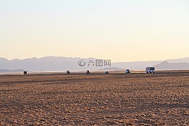 卡拉維爾,跑道,集會(huì)