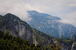 山,谷,云