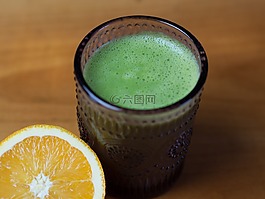 綠色的思慕雪,果汁,混合的飲料