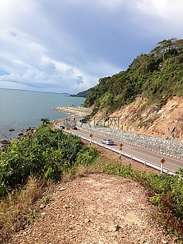 海,街頭,拖在地上的獠牙