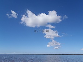 云,水,海