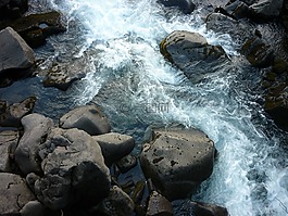 水,石,河