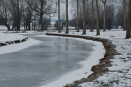 凍的河,河,性質