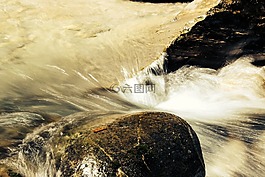 水,石,河