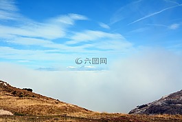 山,徑,霧