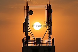 城市生活,太陽(yáng)落山,橙色的天空