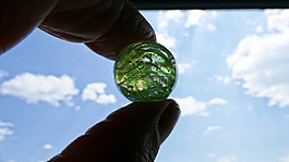 球,手指,天空