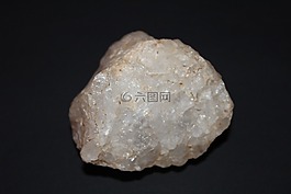 石,白,黑與白