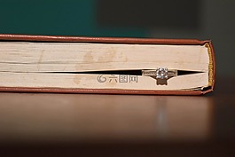 环,书,婚礼